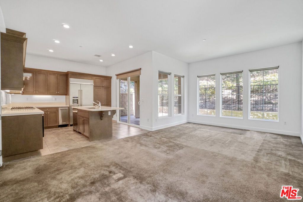 Image 5 of property listing at 20705 W Chestnut Circle, Porter Ranch, CA 91326