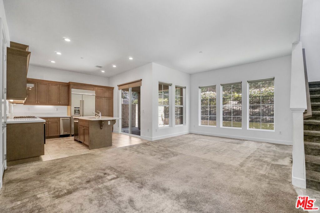 Image 6 of property listing at 20705 W Chestnut Circle, Porter Ranch, CA 91326
