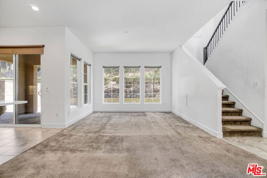 Image 7 of property listing at 20705 W Chestnut Circle, Porter Ranch, CA 91326