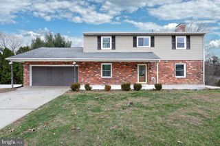 1373 QUAIL HOLLOW RD, Harrisburg, PA 17112