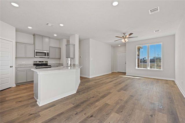 5665 Fox Bluff Drive, Bryan, TX 77807