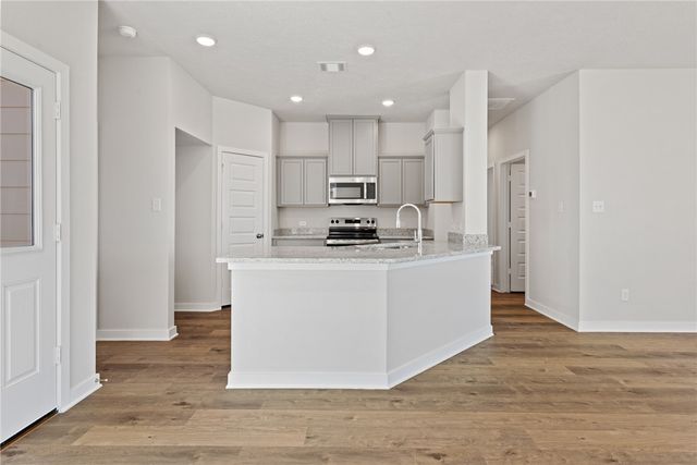 5665 Fox Bluff Drive, Bryan, TX 77807