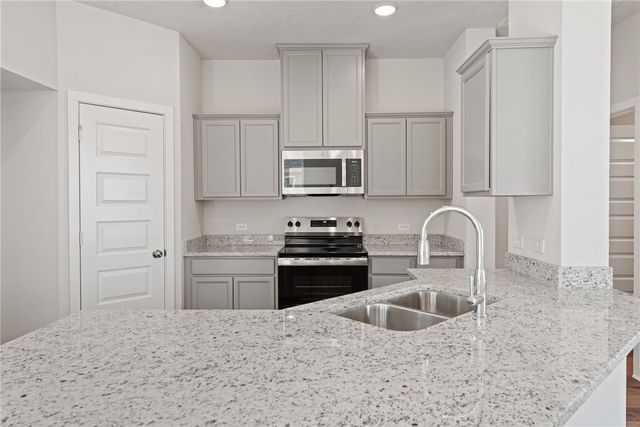 5665 Fox Bluff Drive, Bryan, TX 77807