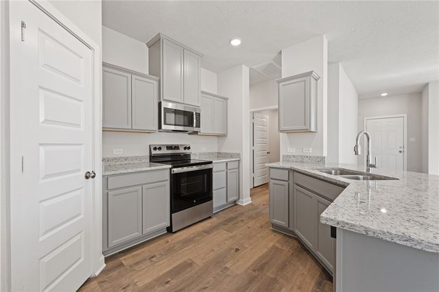 5665 Fox Bluff Drive, Bryan, TX 77807