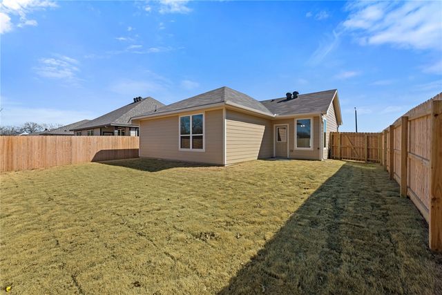 5665 Fox Bluff Drive, Bryan, TX 77807