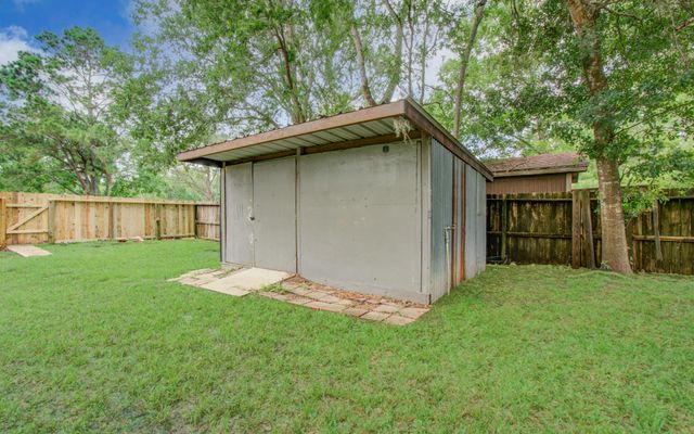 6930 Oak Bend Drive, Alvin, TX 77511