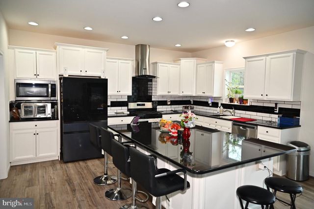 30 ANDREA LN, Gilbertsville, PA 19525