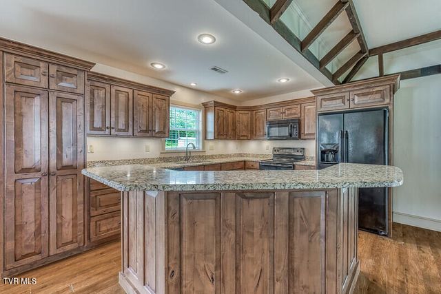 216 Main Street, Roan Mountain, TN 37687
