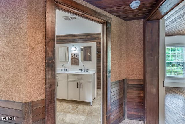 216 Main Street, Roan Mountain, TN 37687
