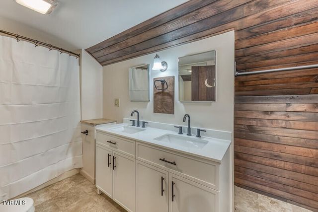 216 Main Street, Roan Mountain, TN 37687