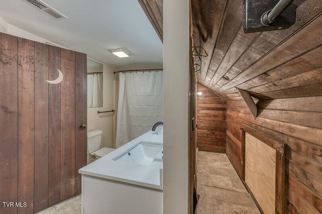 216 Main Street, Roan Mountain, TN 37687