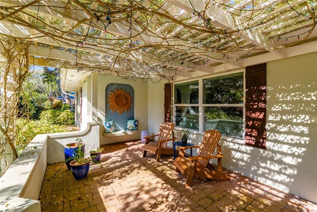 935 Tulip Lane, Vero Beach, FL 32963