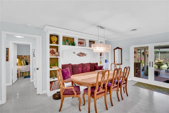 935 Tulip Lane, Vero Beach, FL 32963