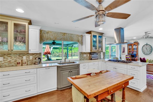 935 Tulip Lane, Vero Beach, FL 32963