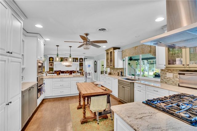 935 Tulip Lane, Vero Beach, FL 32963