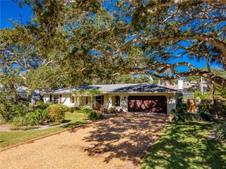 935 Tulip Lane, Vero Beach, FL 32963