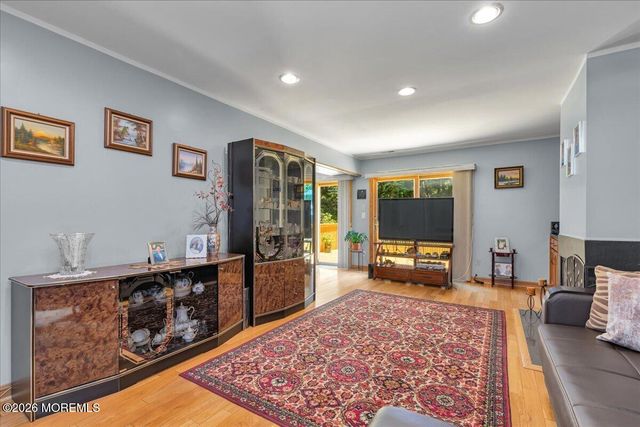 73 Malibu Drive, Eatontown, NJ 07724