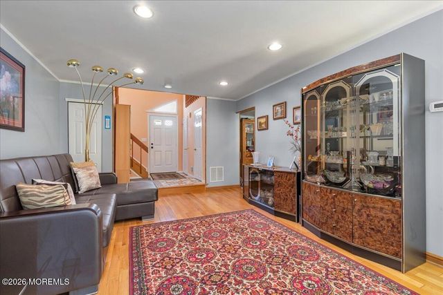 73 Malibu Drive, Eatontown, NJ 07724
