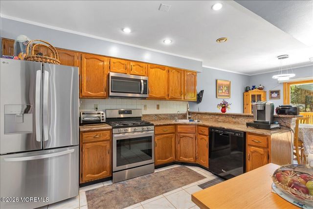 73 Malibu Drive, Eatontown, NJ 07724