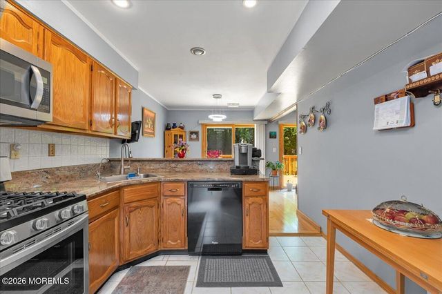 73 Malibu Drive, Eatontown, NJ 07724