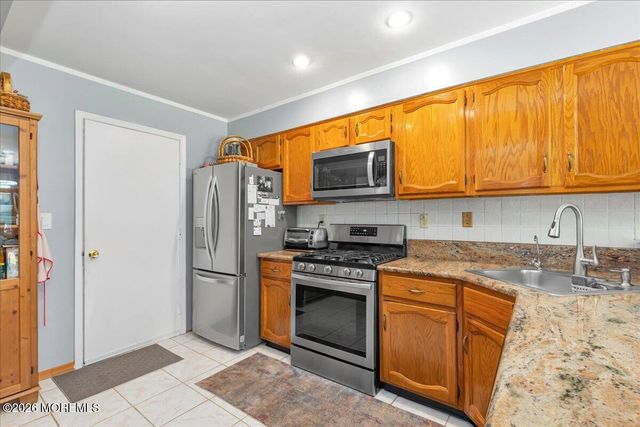 73 Malibu Drive, Eatontown, NJ 07724