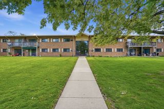 7413 Brookdale Drive 212, Darien, IL 60561