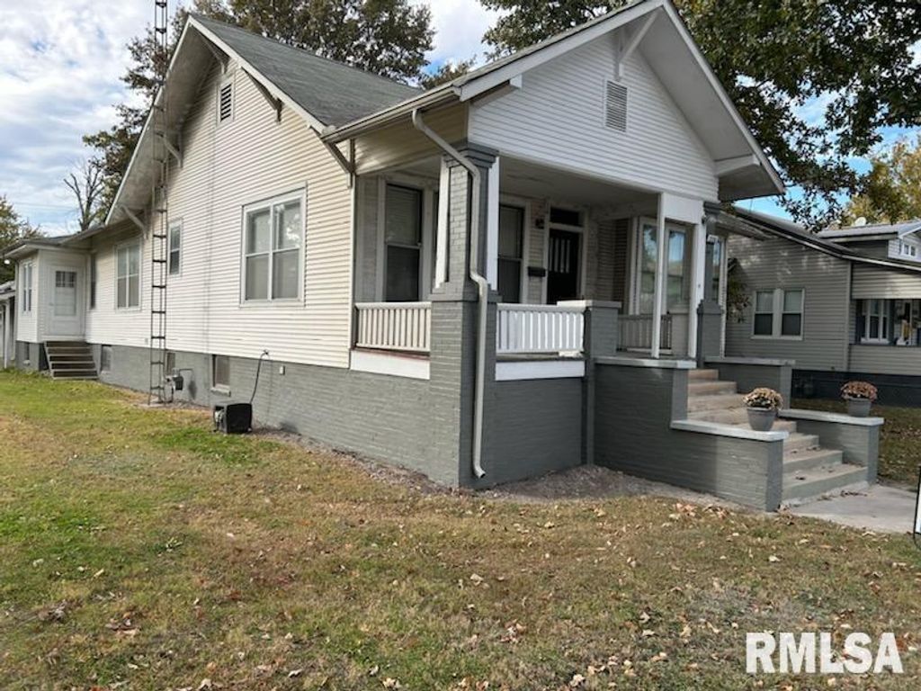 Image 1 of property listing at 226 N WALNUT Street, Centralia, IL 62801