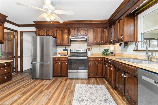 804 Sugar Maple LN, Chesapeake, VA 23322