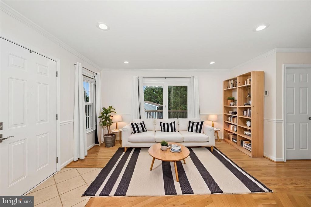 Image 11 of property listing at 6596 E LAKERIDGE RD, New Market, MD 21774