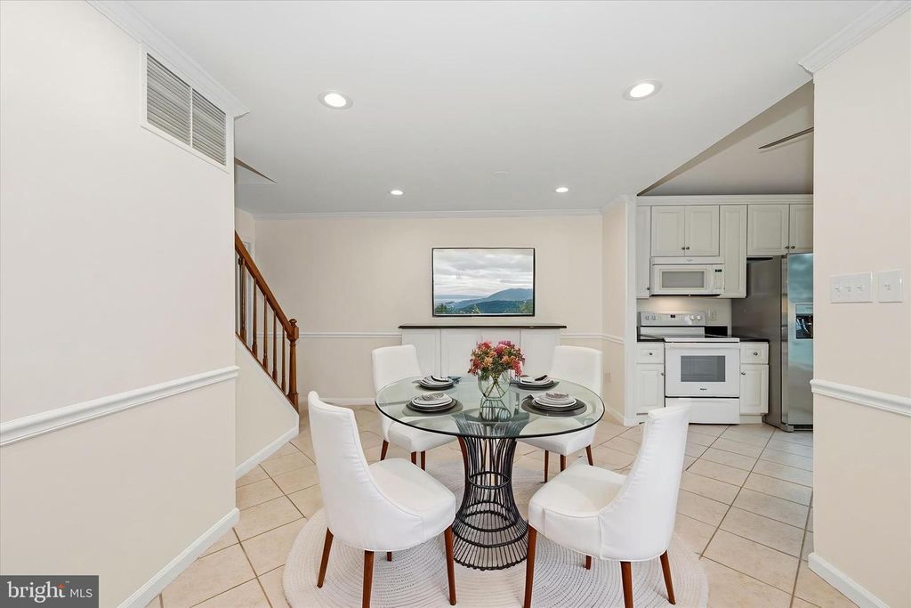 Image 13 of property listing at 6596 E LAKERIDGE RD, New Market, MD 21774