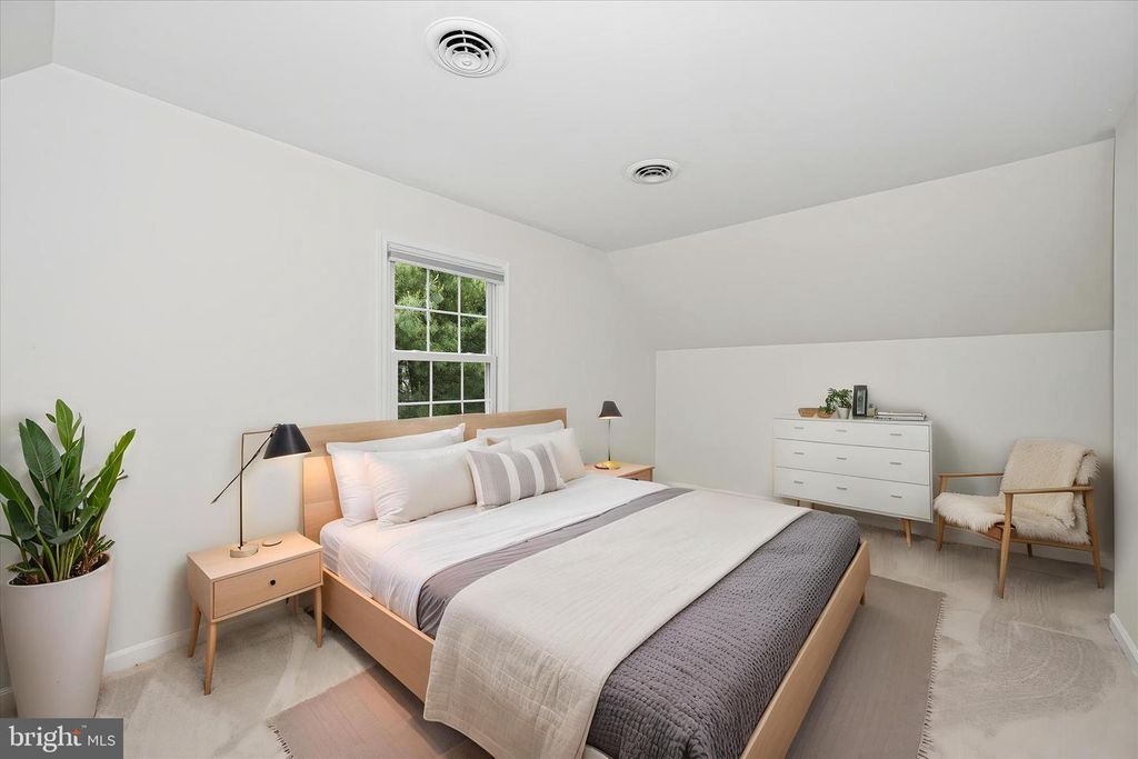Image 16 of property listing at 6596 E LAKERIDGE RD, New Market, MD 21774