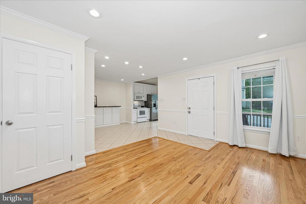 Image 23 of property listing at 6596 E LAKERIDGE RD, New Market, MD 21774