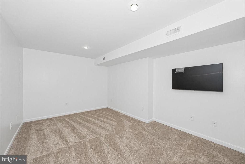 Image 57 of property listing at 6596 E LAKERIDGE RD, New Market, MD 21774