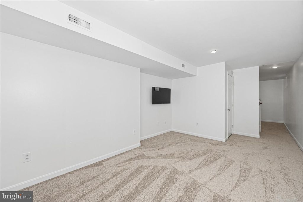 Image 58 of property listing at 6596 E LAKERIDGE RD, New Market, MD 21774