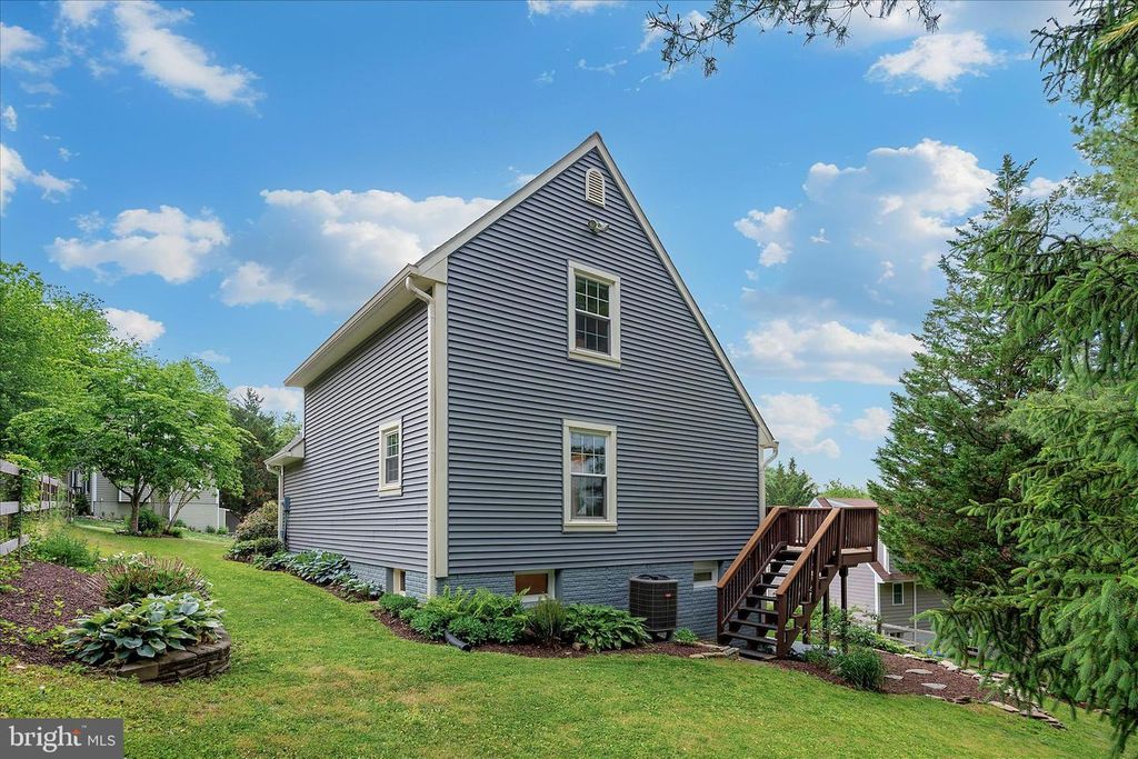 Image 65 of property listing at 6596 E LAKERIDGE RD, New Market, MD 21774