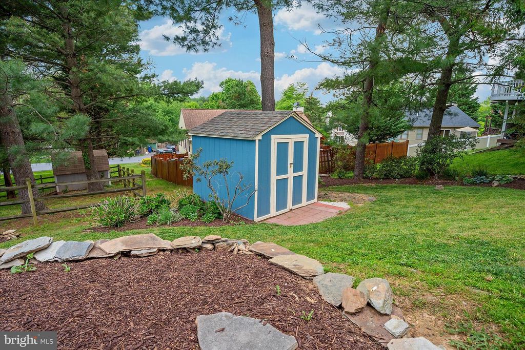 Image 73 of property listing at 6596 E LAKERIDGE RD, New Market, MD 21774
