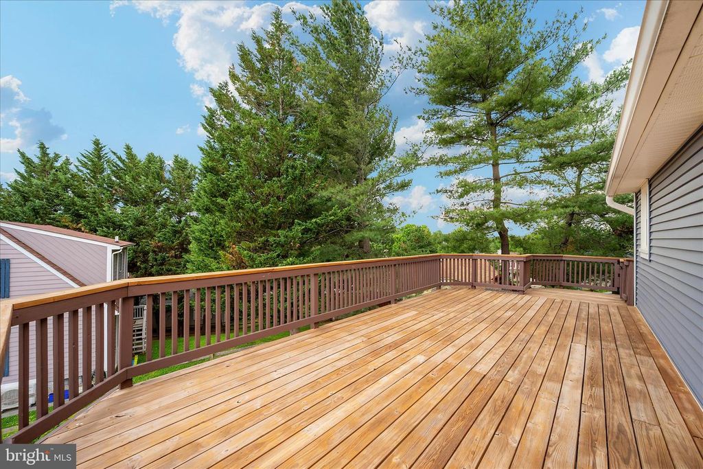 Image 8 of property listing at 6596 E LAKERIDGE RD, New Market, MD 21774
