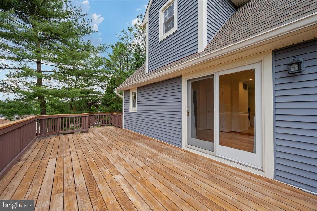 Image 9 of property listing at 6596 E LAKERIDGE RD, New Market, MD 21774