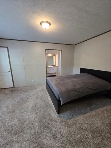 623 Falls Church Rd, North Fayette, PA 15126