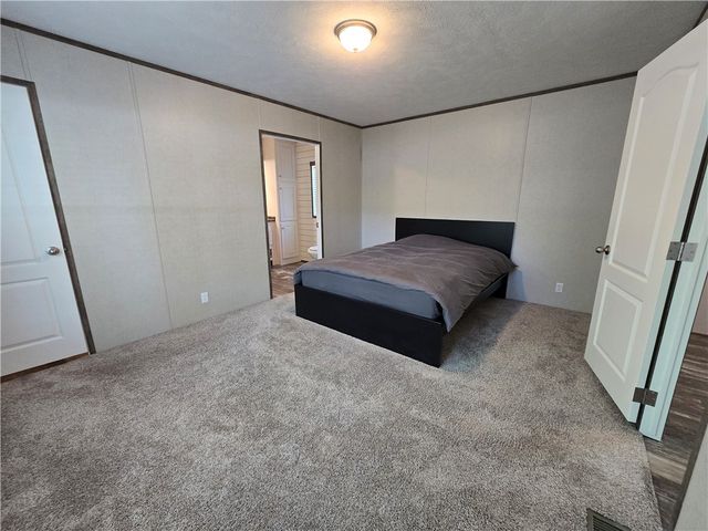 623 Falls Church Rd, North Fayette, PA 15126