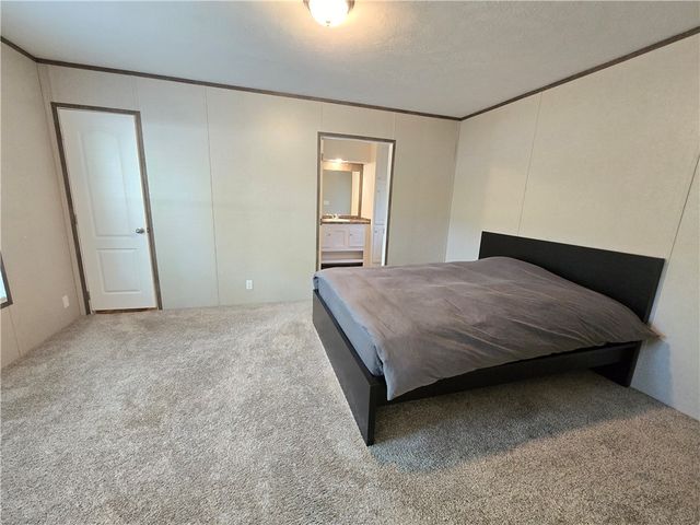 623 Falls Church Rd, North Fayette, PA 15126