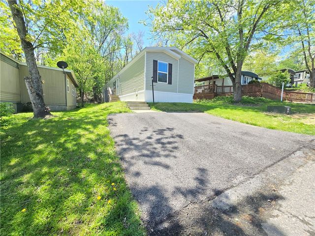 623 Falls Church Rd, North Fayette, PA 15126