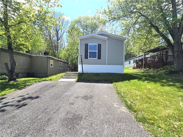 623 Falls Church Rd, North Fayette, PA 15126