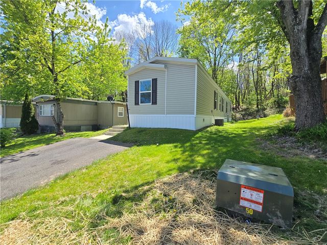 623 Falls Church Rd, North Fayette, PA 15126