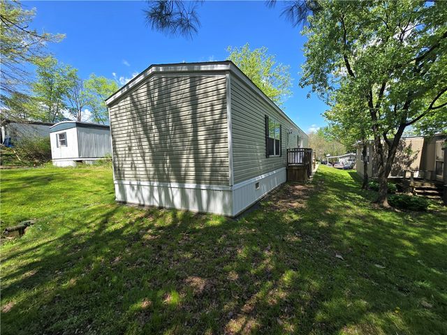 623 Falls Church Rd, North Fayette, PA 15126