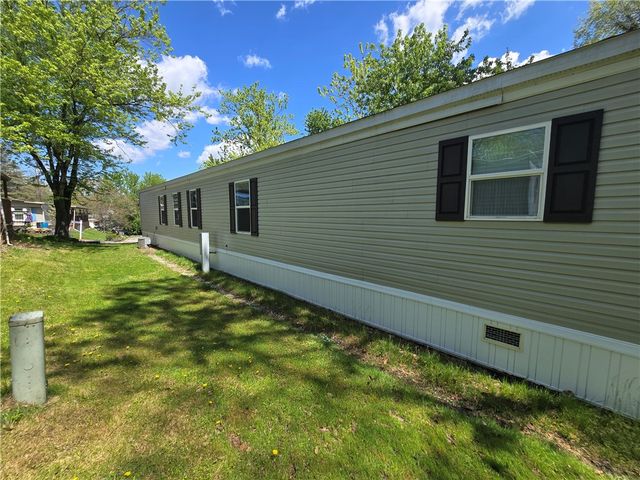 623 Falls Church Rd, North Fayette, PA 15126