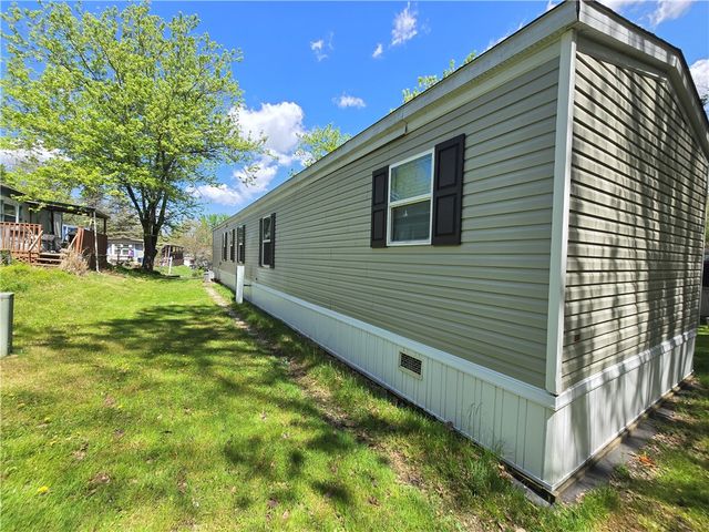 623 Falls Church Rd, North Fayette, PA 15126
