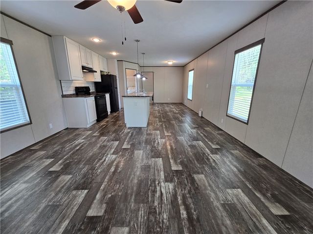 623 Falls Church Rd, North Fayette, PA 15126