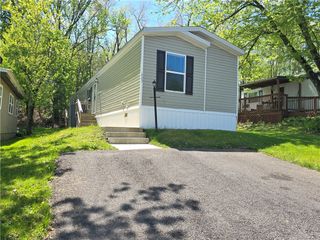 623 Falls Church Rd, North Fayette, PA 15126