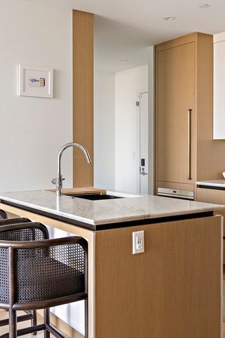 380 Harrison Ave PH2H, Boston, MA 02118